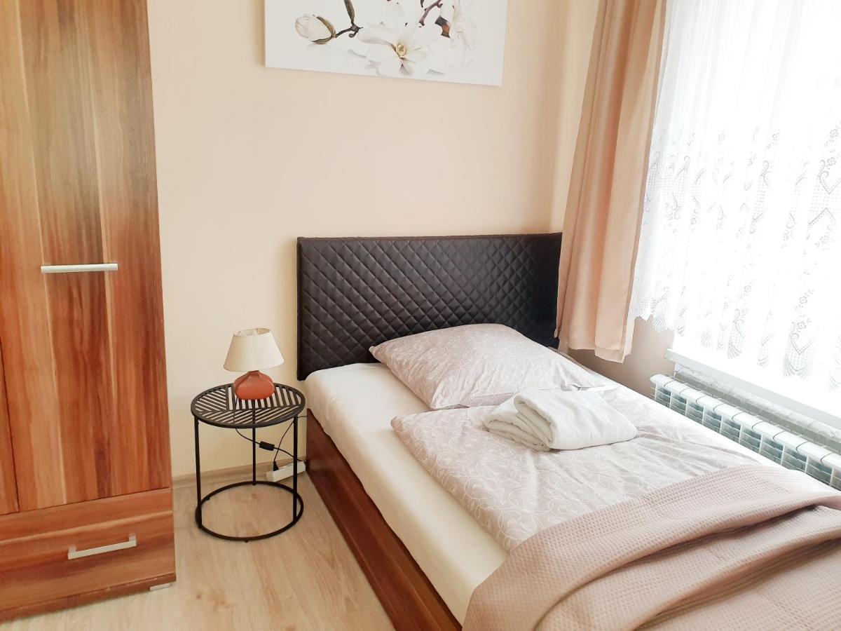 Aparthouse Apartamenty Centrum - In The City Center Near The Train Station Катовице Стая снимка