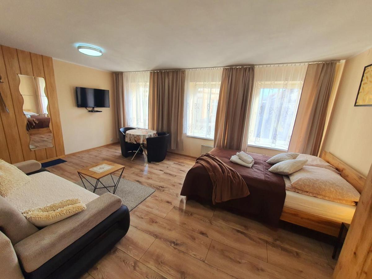 Aparthouse Apartamenty Centrum - In The City Center Near The Train Station Катовице Екстериор снимка
