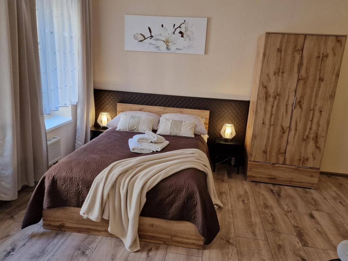 Aparthouse Apartamenty Centrum - In The City Center Near The Train Station Катовице Екстериор снимка