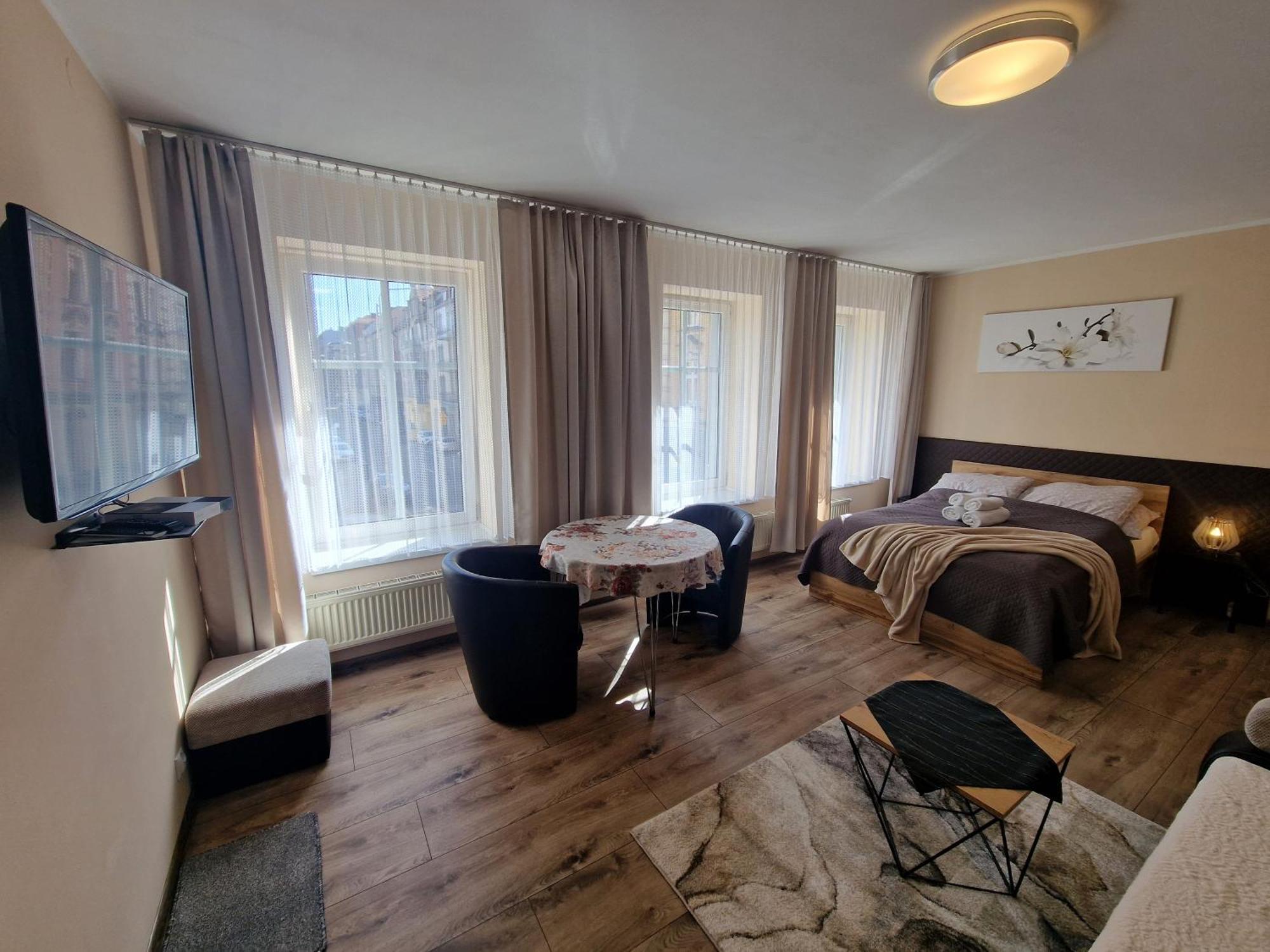Aparthouse Apartamenty Centrum - In The City Center Near The Train Station Катовице Екстериор снимка
