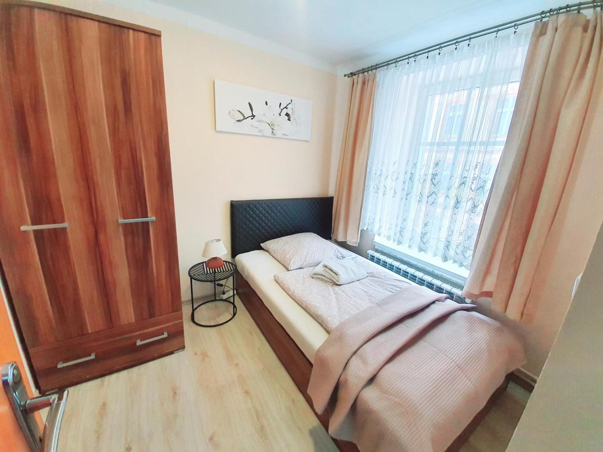 Aparthouse Apartamenty Centrum - In The City Center Near The Train Station Катовице Стая снимка