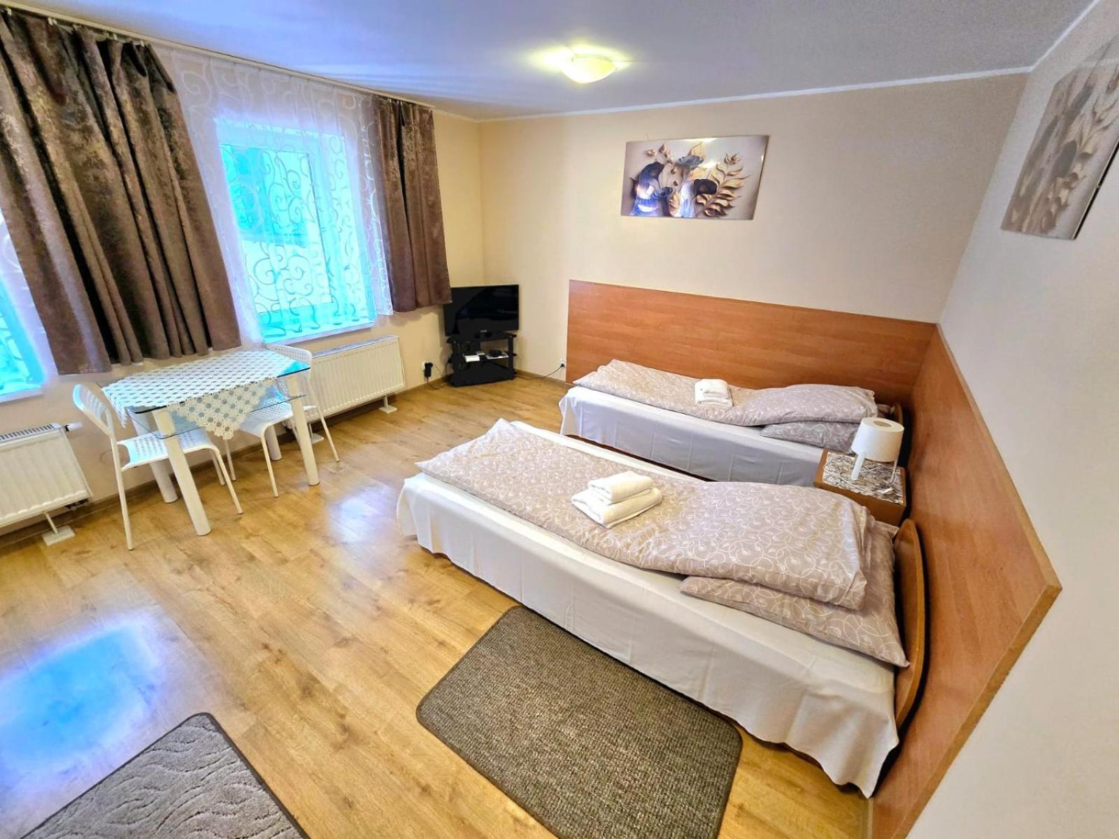 Aparthouse Apartamenty Centrum - In The City Center Near The Train Station Катовице Екстериор снимка