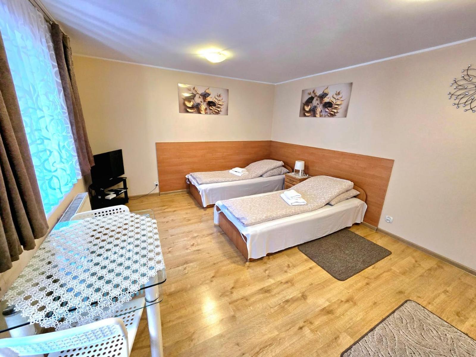 Aparthouse Apartamenty Centrum - In The City Center Near The Train Station Катовице Екстериор снимка