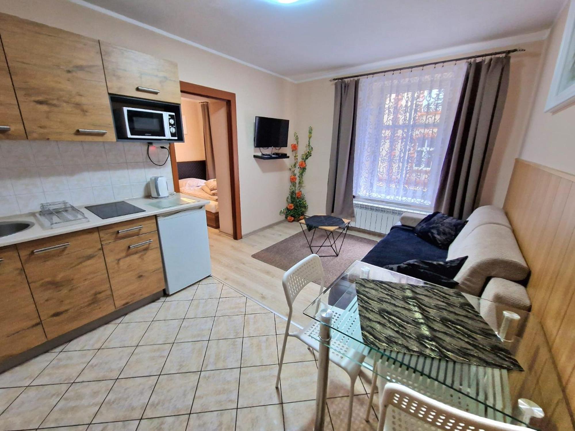 Aparthouse Apartamenty Centrum - In The City Center Near The Train Station Катовице Екстериор снимка