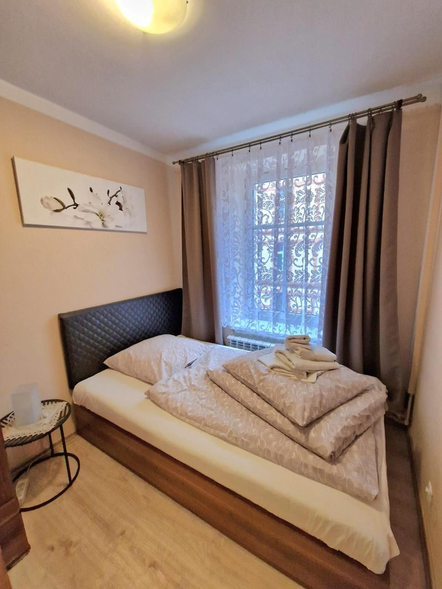 Aparthouse Apartamenty Centrum - In The City Center Near The Train Station Катовице Екстериор снимка