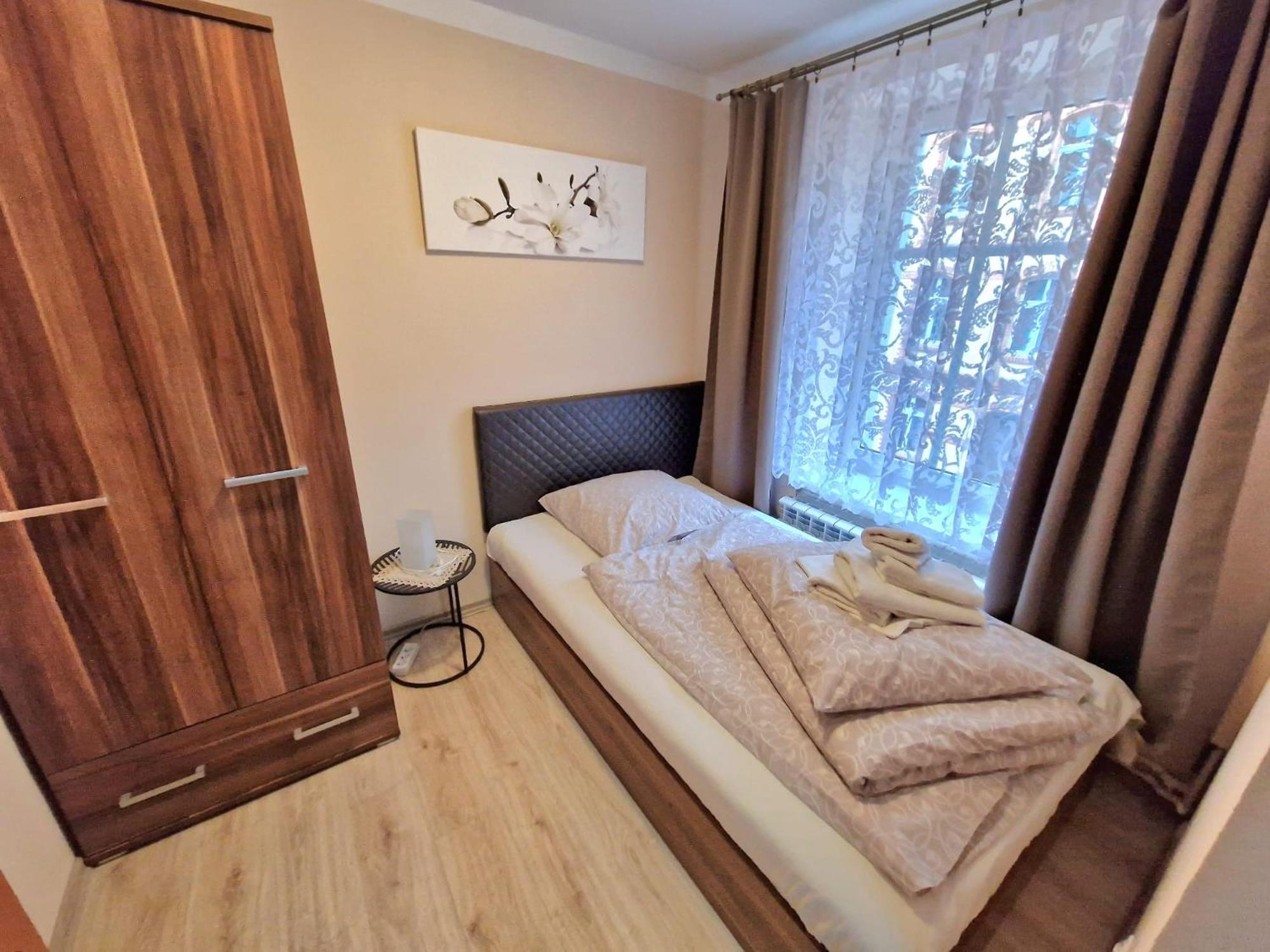 Aparthouse Apartamenty Centrum - In The City Center Near The Train Station Катовице Екстериор снимка