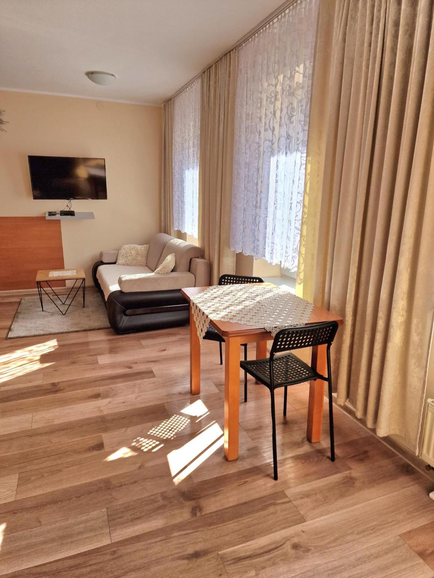 Aparthouse Apartamenty Centrum - In The City Center Near The Train Station Катовице Екстериор снимка