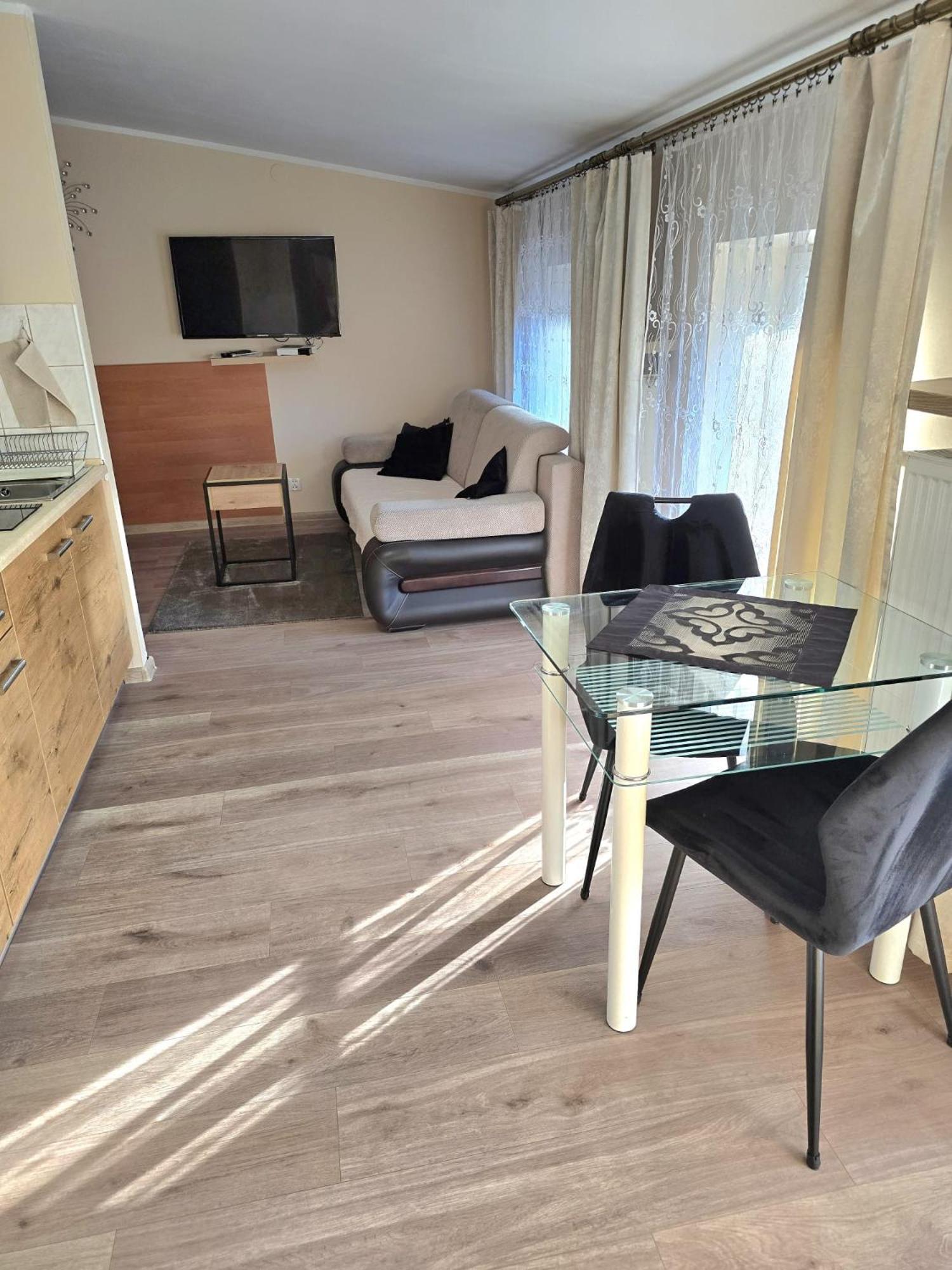 Aparthouse Apartamenty Centrum - In The City Center Near The Train Station Катовице Екстериор снимка