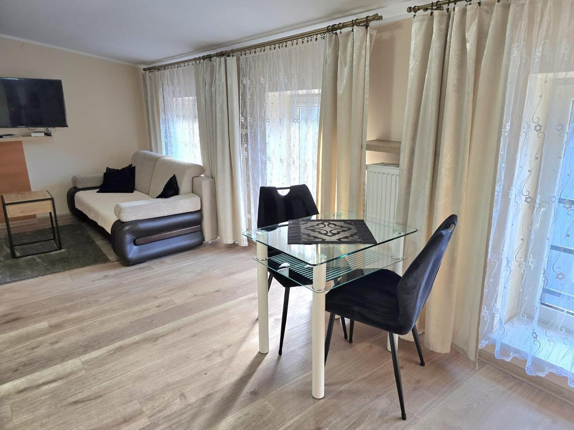 Aparthouse Apartamenty Centrum - In The City Center Near The Train Station Катовице Екстериор снимка