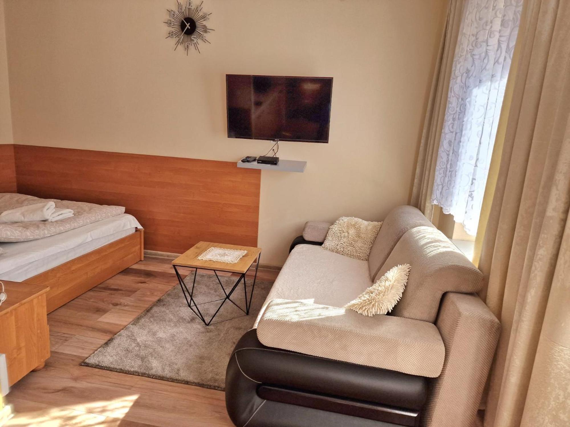 Aparthouse Apartamenty Centrum - In The City Center Near The Train Station Катовице Екстериор снимка