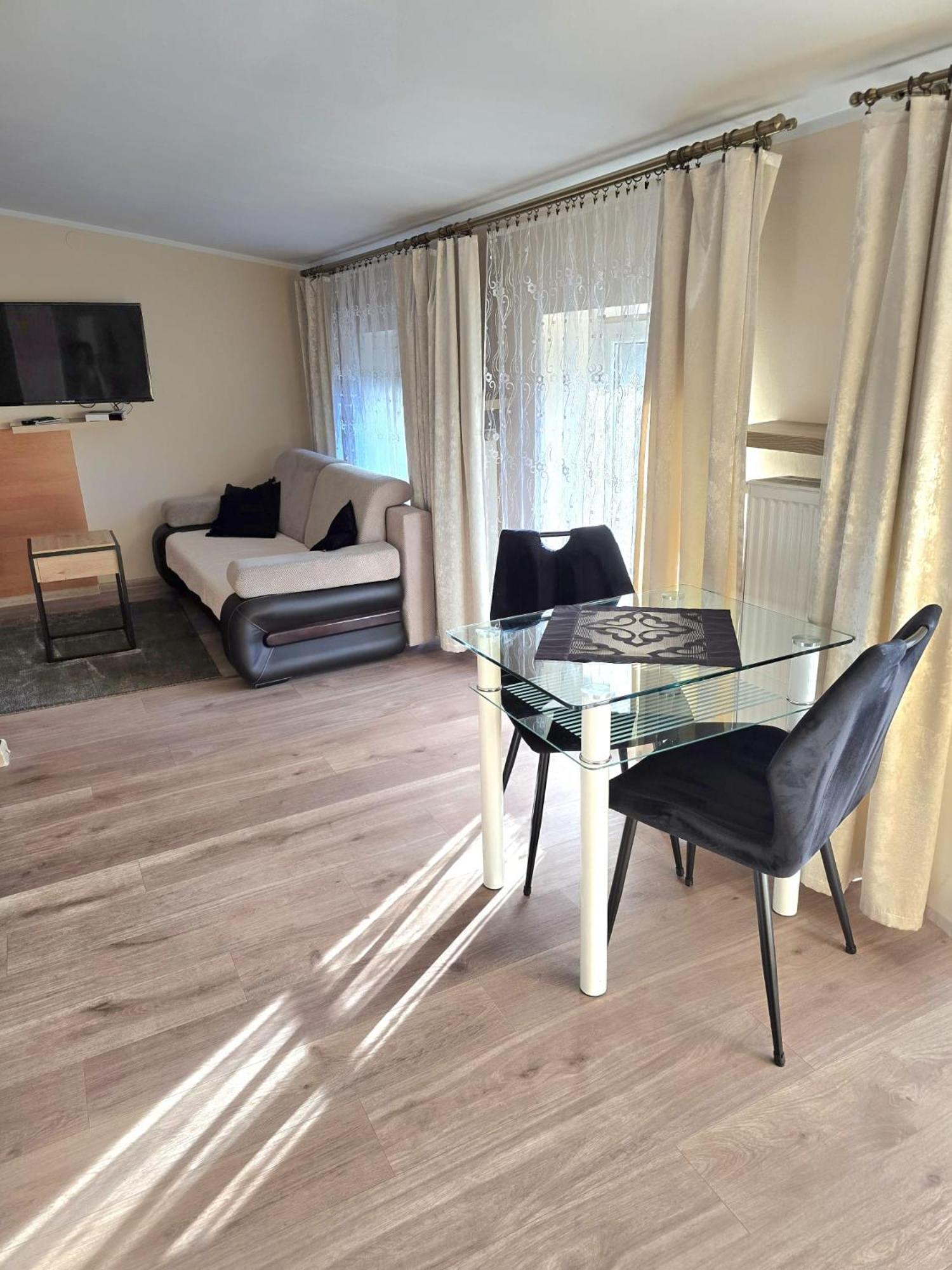 Aparthouse Apartamenty Centrum - In The City Center Near The Train Station Катовице Екстериор снимка