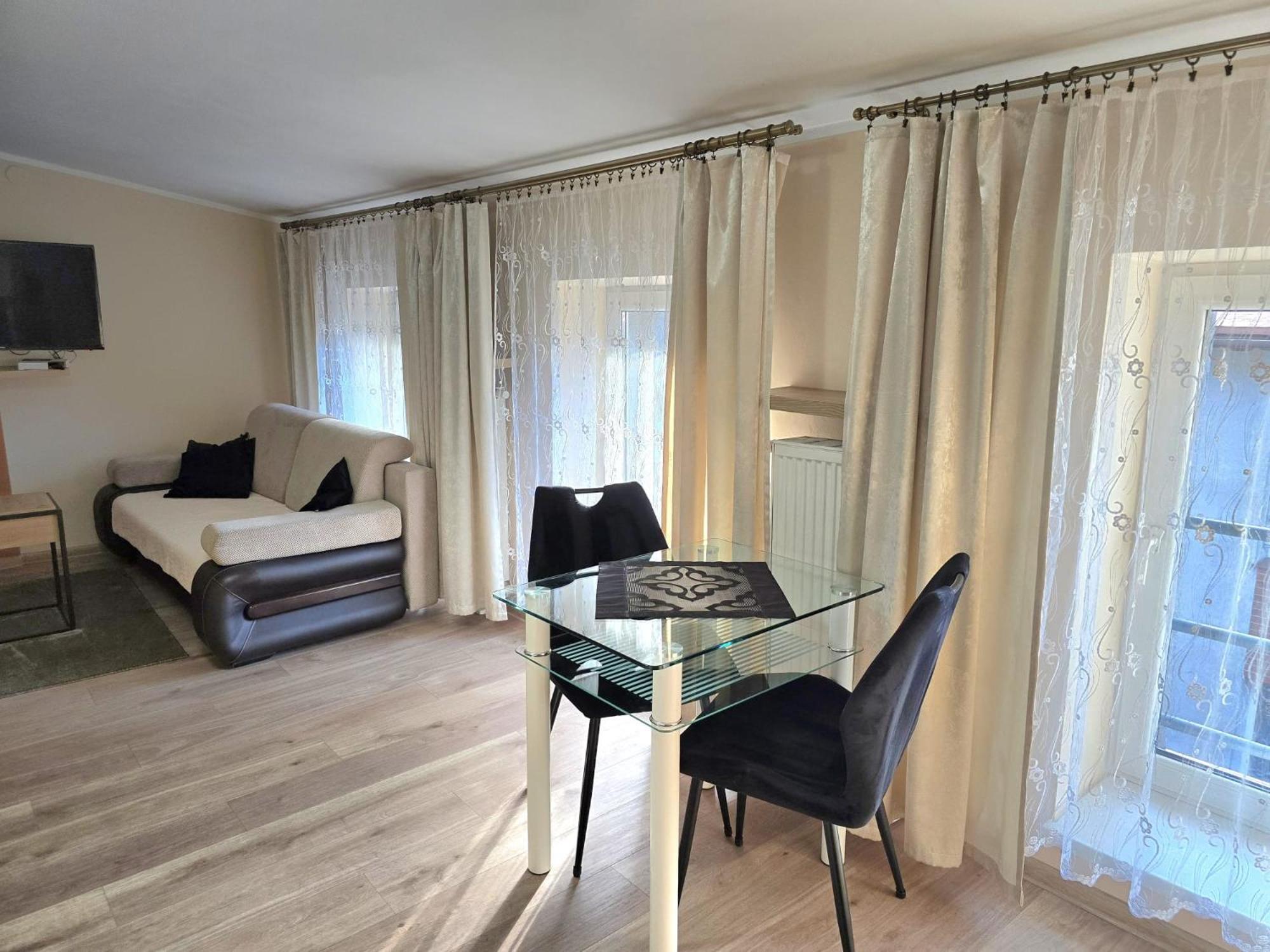 Aparthouse Apartamenty Centrum - In The City Center Near The Train Station Катовице Екстериор снимка