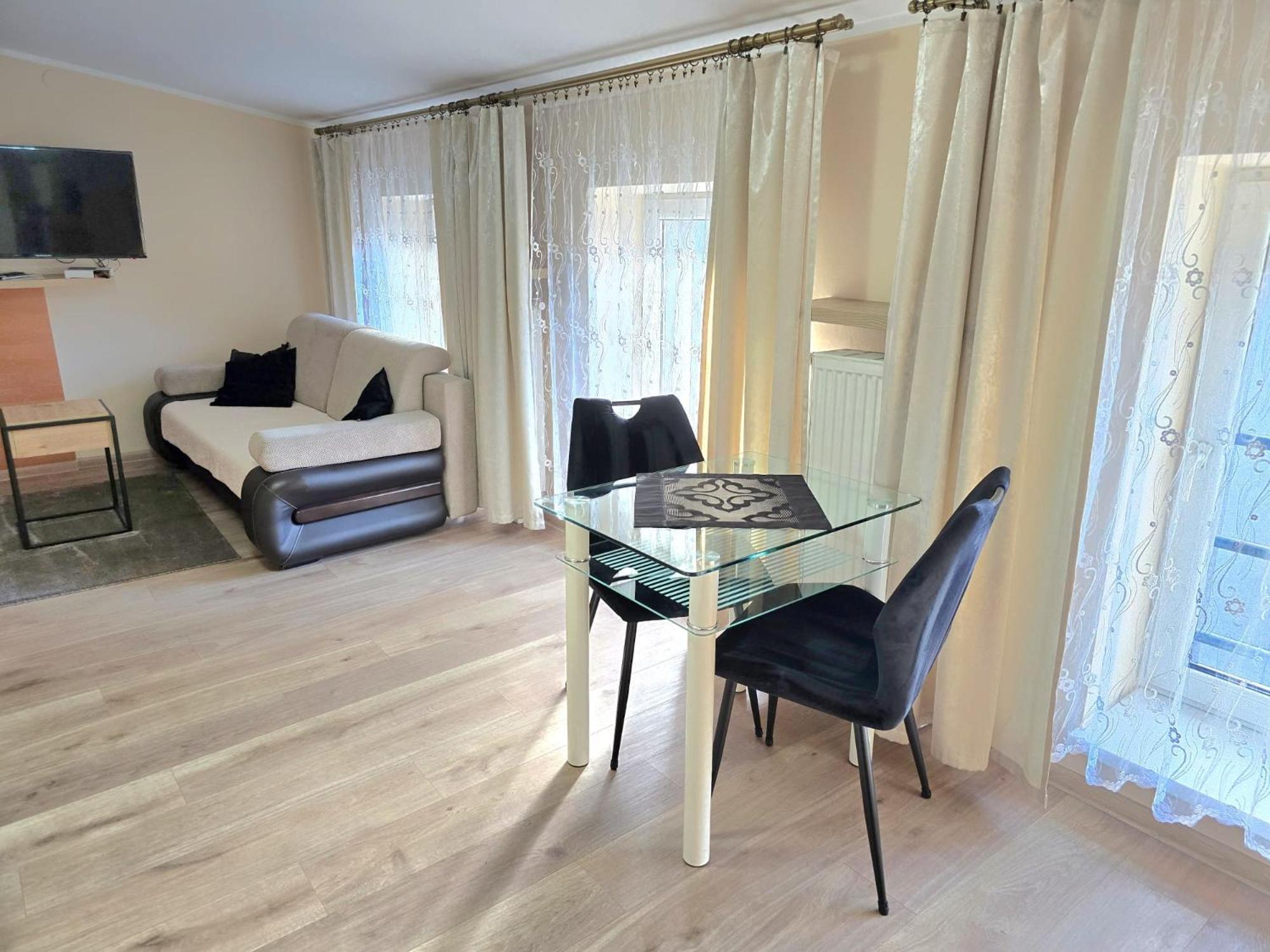 Aparthouse Apartamenty Centrum - In The City Center Near The Train Station Катовице Екстериор снимка