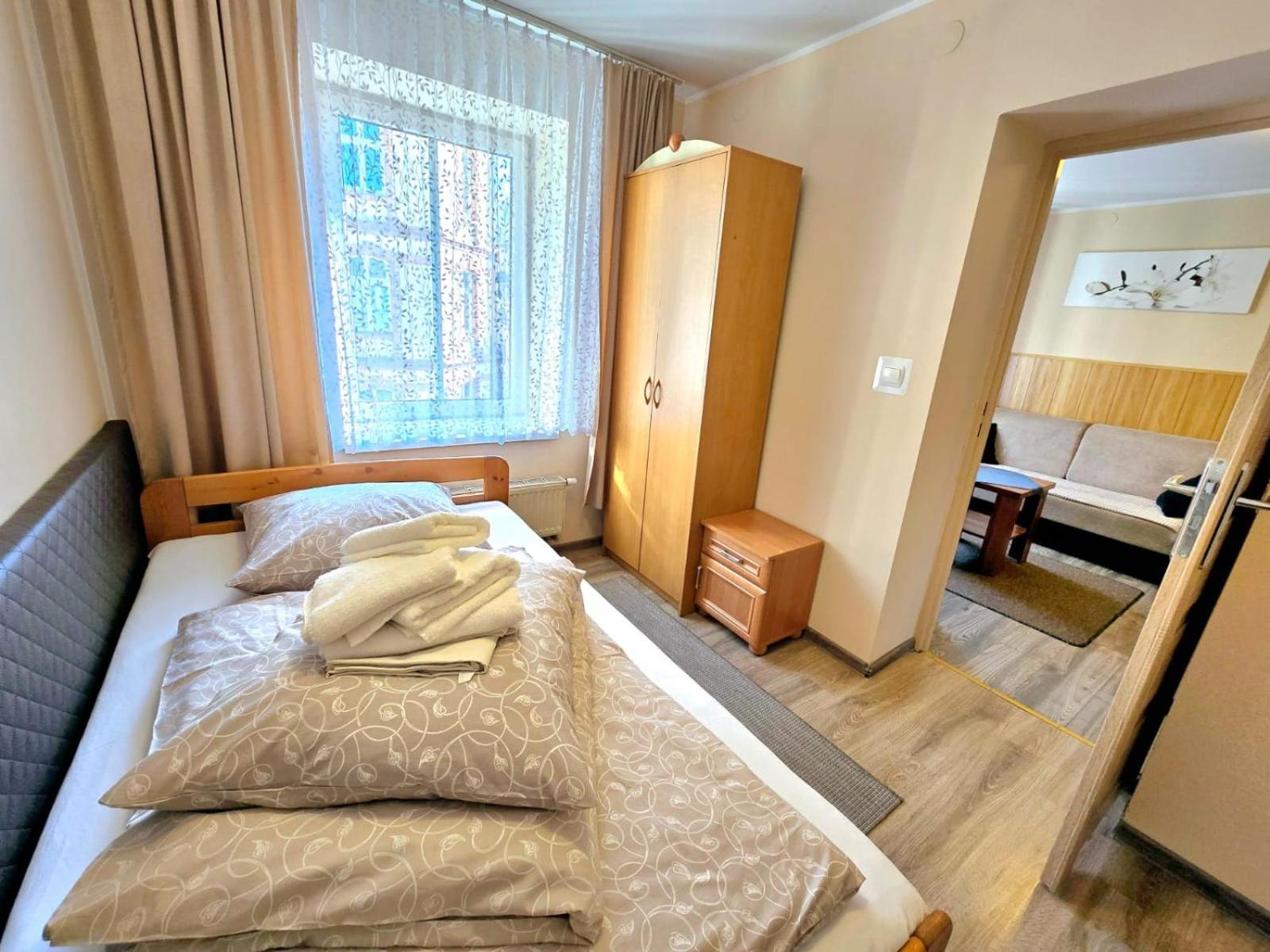 Aparthouse Apartamenty Centrum - In The City Center Near The Train Station Катовице Стая снимка
